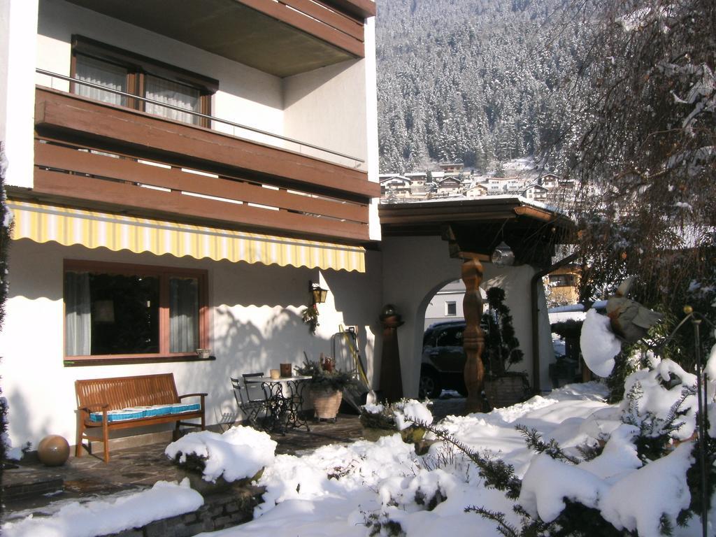 Pension Garni Gerhard Oetz Exterior foto